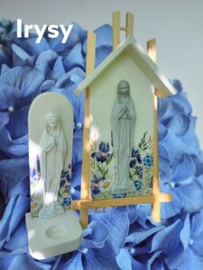 kapliczka drewniana maryjna (irysy) 220zł świecznik 200zł
